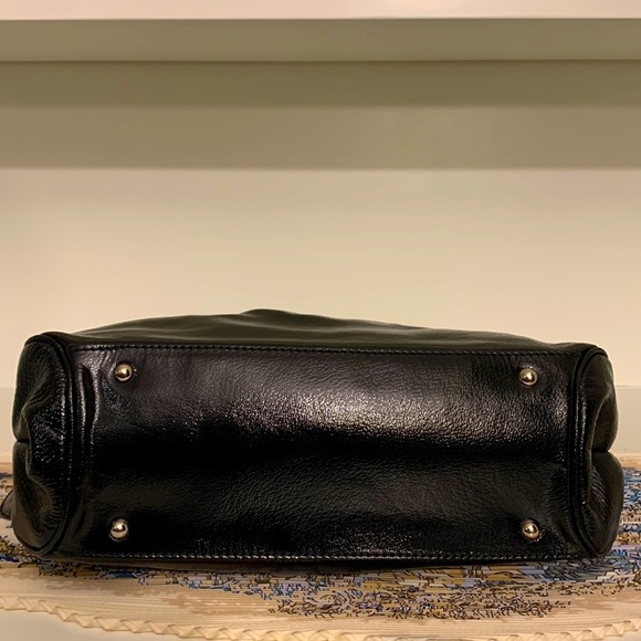 🔥Ferragamo Gancini Black Patent Leather Handbag🔥 - Picture 5 of 15